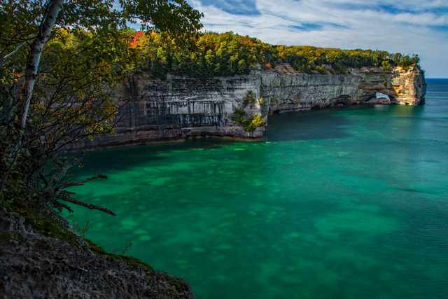 640-green-ocean-near-rocky-coast